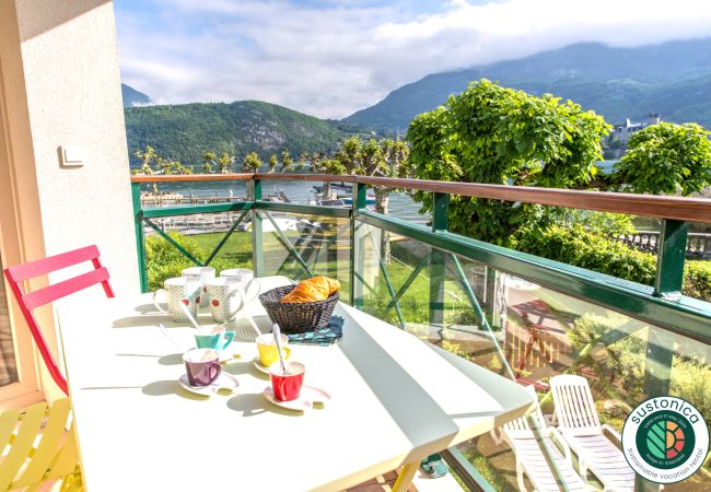 Location maison au bord du lac d'Annecy pour famille, appartement avec plage privée, hotel vue sur le lac annessy