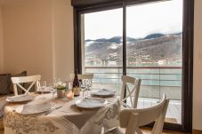 salle à manger, appartement, luxe, location saisonnière, annecy, vacances, lac, montagne, hôtel, plage privée, neige, soleil 